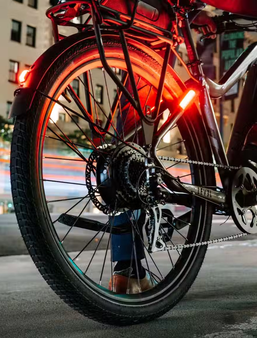 Level.2 Ebike Lifestyle Shot 1